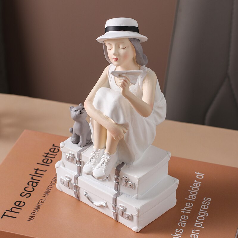 Home Decorative Travel Girl Figurine Decoration Ornaments Sculpture for Interior